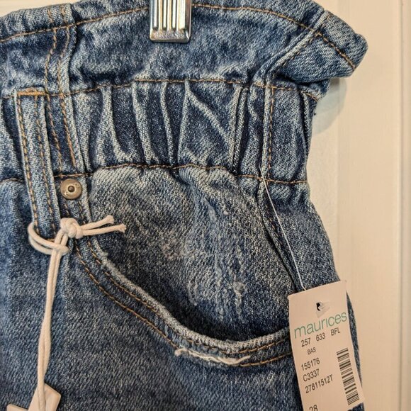 KanCan Jeans Size 28/28 High-Rise Paperbag Mom Ripped Distressed Cuffed Hem NWT - Picture 7 of 16
